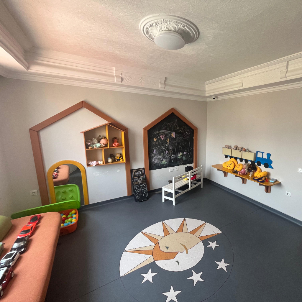 Pediatric dental clinic 2